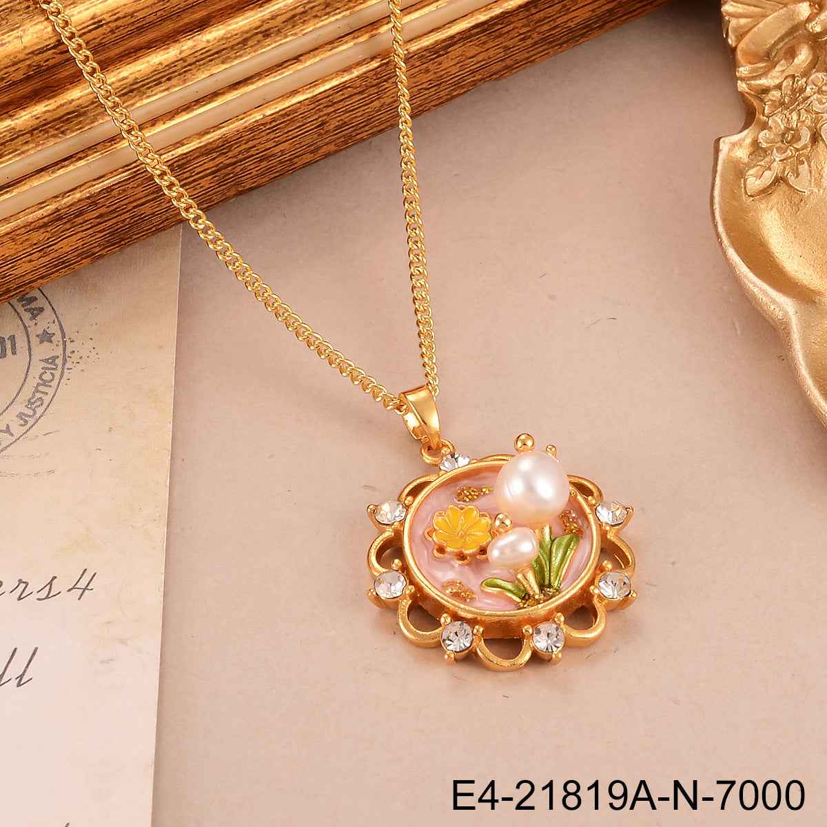 Jardin Monet Pearl Necklace Pendant - Elegant Floral Design - Vizimy