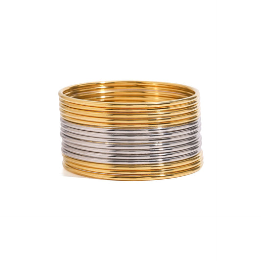 Minimalist Bracelet: Simple design, smooth lines, versatile for daily use.