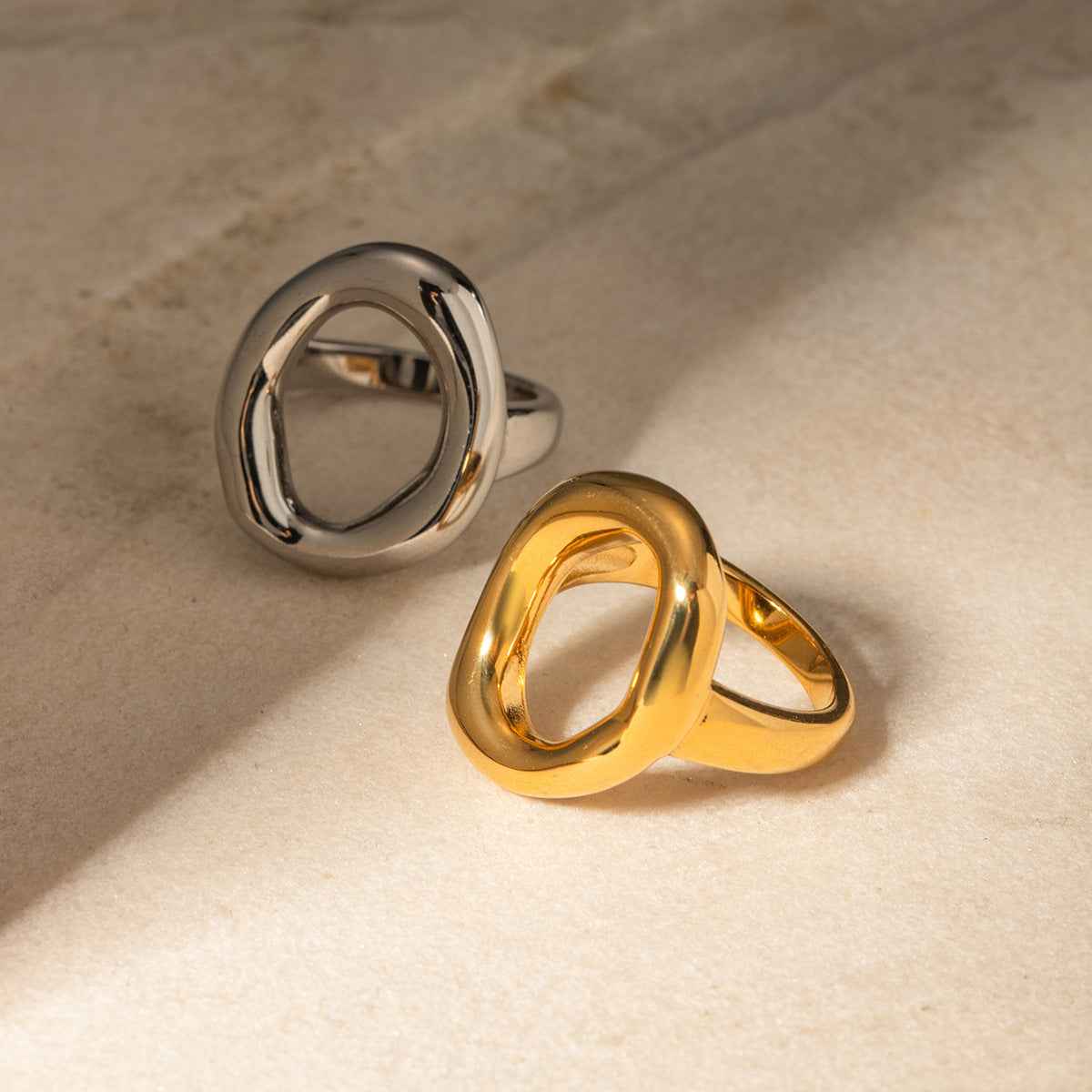 Oval Hollow Closed Ring - Elegant and Modern Design - Vizimy