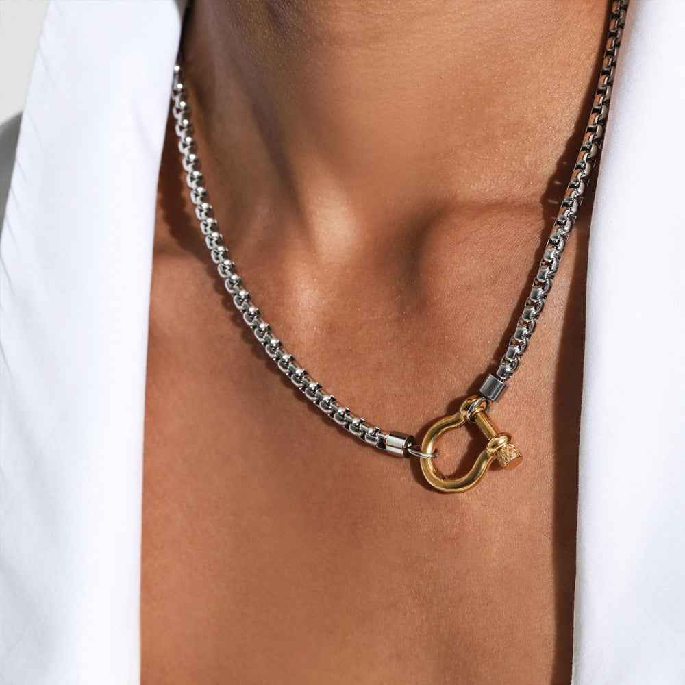 Personalized Climbing Necklace - Unique Custom Jewelry for Adventurers - Vizimy