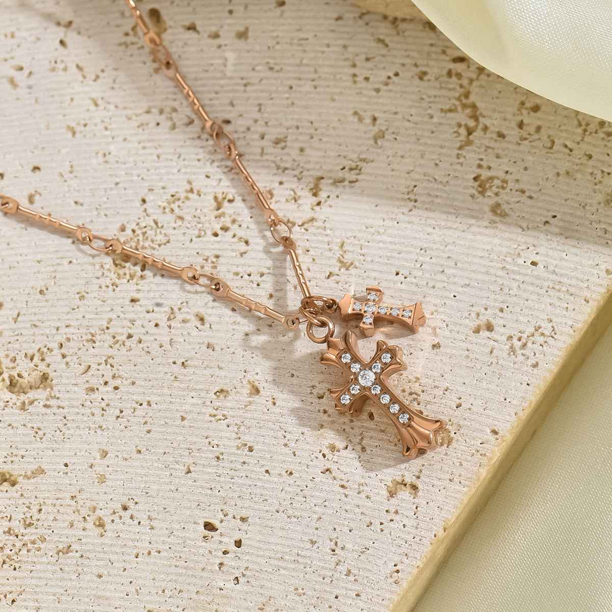 Vintage Cross Necklace - Timeless Elegance for Every Occasion - Vizimy