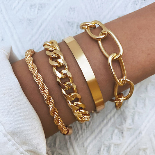 Do you want a versatile and stylish accessory? Our retro minimalist bracelet perfectly blends classic retro elements with minimalist style, with a delicate handmade texture that interprets understated luxury.