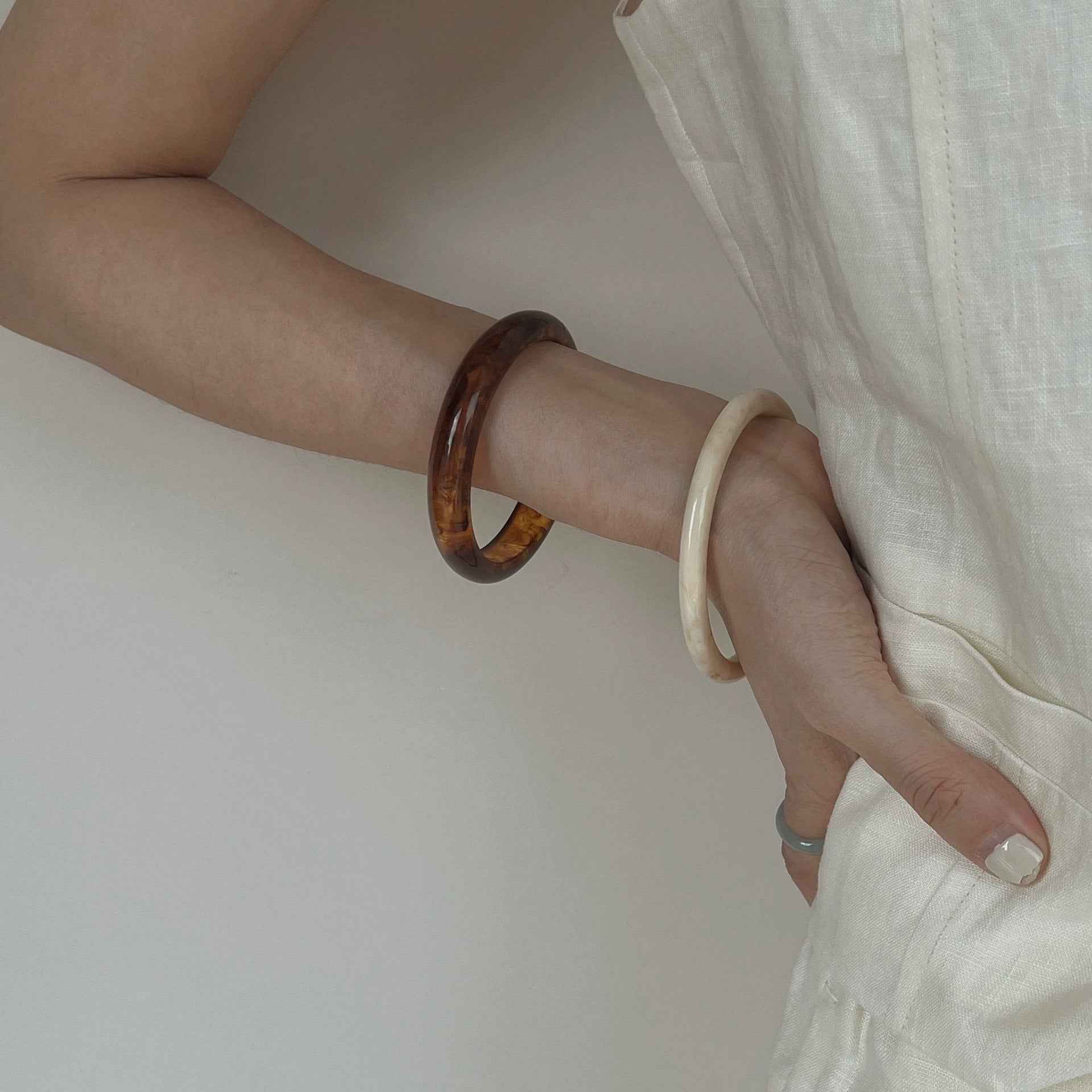 Geometric Acrylic Bracelet - Irregular Simple Design - Vizimy